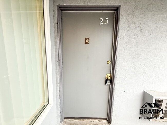 5131 Buffalo Ave in Los Angeles, CA - Building Photo - Building Photo