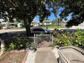 700 Tallapoosa St, Unit 103 in West Palm Beach, FL - Building Photo - Building Photo