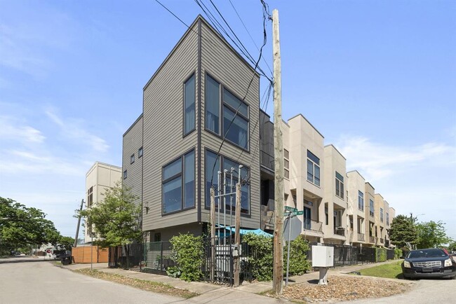 5122 Lillian St in Houston, TX - Building Photo - Building Photo