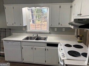 499 Oak Way in Lawrenceville, GA - Building Photo - Building Photo