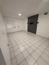 3262 W 70th St in Hialeah, FL - Building Photo - Building Photo