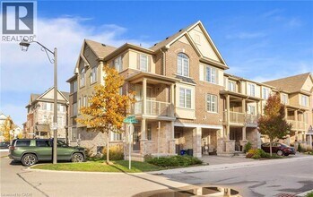 377 Cranbrook Common in Oakville, ON - Building Photo - Building Photo