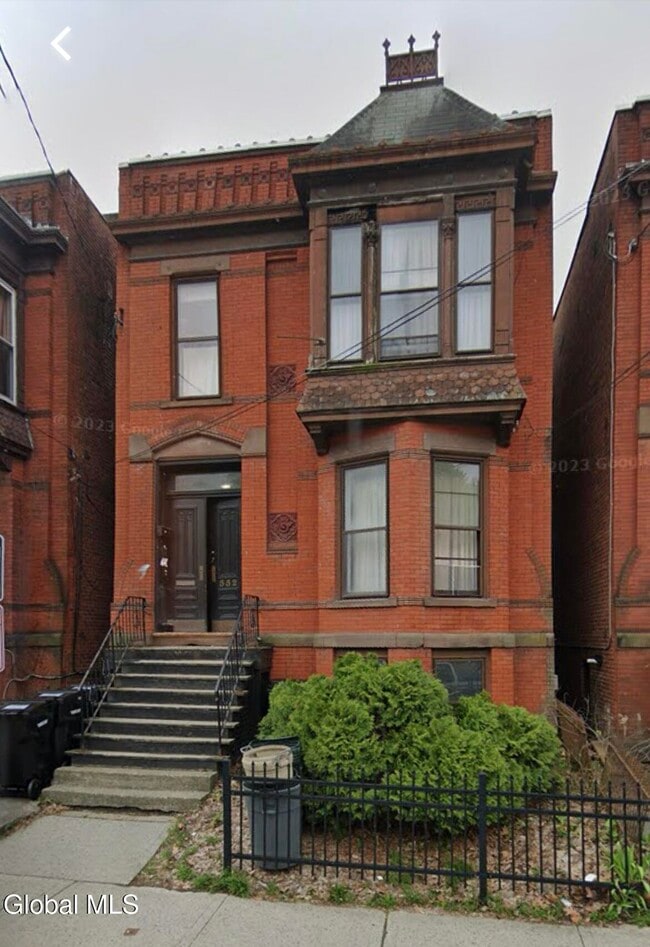 property at 552 Congress St