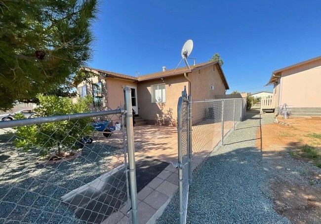 20140 E Mesa Verde Rd in Mayer, AZ - Building Photo - Building Photo