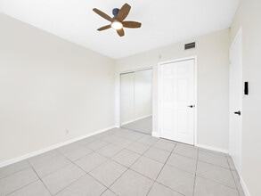 2238 Monroe St in Hollywood, FL - Building Photo - Building Photo