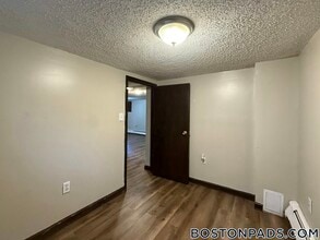 31 Seattle St in Boston, MA - Building Photo - Building Photo