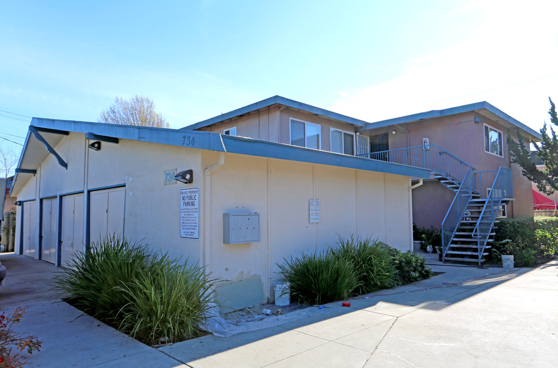 Harris Court in Hayward, CA - Foto de edificio