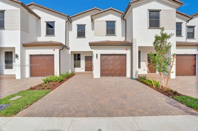252 SW 159th Terrace in Pembroke Pines, FL - Building Photo - Building Photo