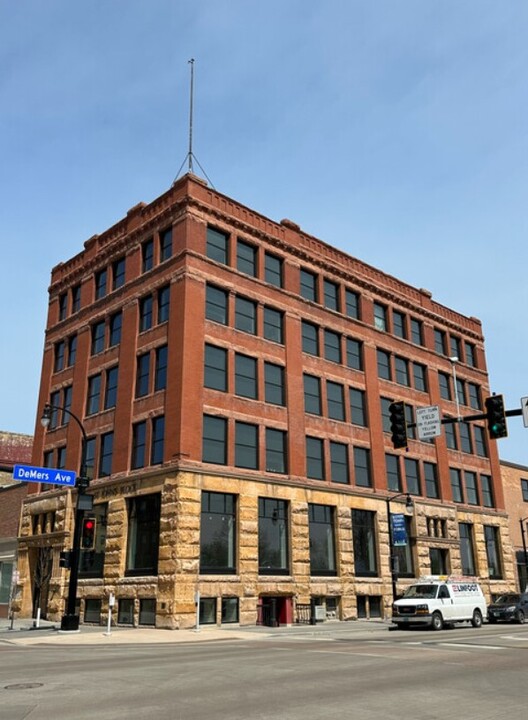 Block V in Grand Forks, ND - Building Photo