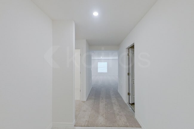 1304 Congress Ave in Lehigh Acres, FL - Foto de edificio - Building Photo