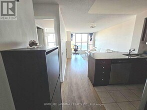 525 Wilson Ave in Toronto, ON - Building Photo - Building Photo