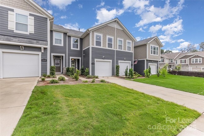 17112 Carolina Hickory Dr in Huntersville, NC - Building Photo - Building Photo