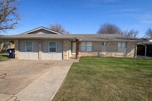 5504 S Independence Ave in Oklahoma City, OK - Building Photo