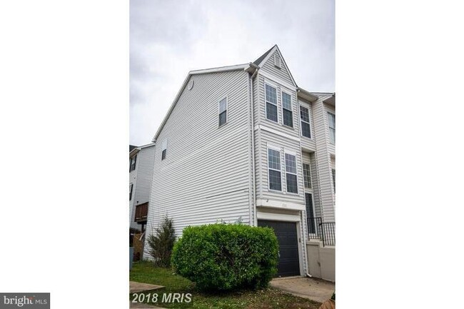 1311 Hampshire Dr in Frederick, MD - Building Photo - Building Photo