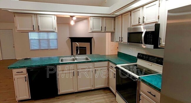 8502 Starbrite Court in Jacksonville, FL - Building Photo - Building Photo