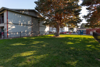 Irving Place Apartments in Kennewick, WA - Building Photo - Building Photo