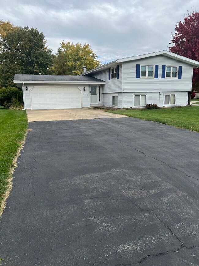 710 E Larmon St Rentals in Tolono, IL