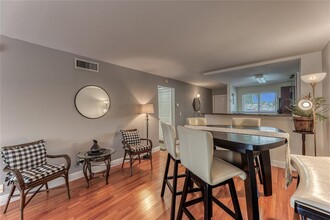 840 Pine Dr, Unit 103 in Pompano Beach, FL - Building Photo - Building Photo