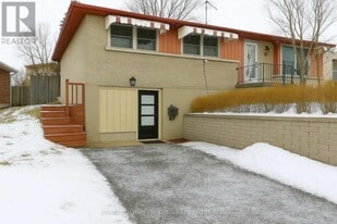 714 Tennyson Ave in Oshawa, ON - Building Photo