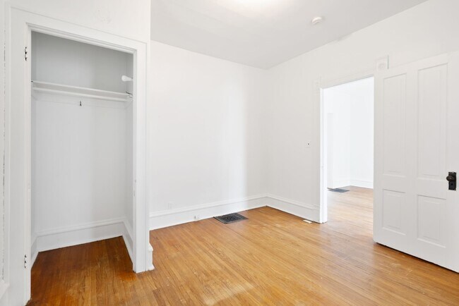 1120 Washington St in Cedar Falls, IA - Building Photo - Building Photo