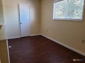 1706 N Interstate 35 in San Marcos, TX - Building Photo - Building Photo