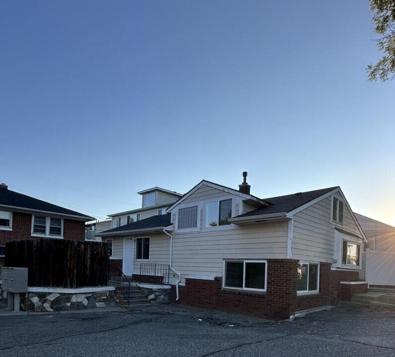 1205 Broadwater Ave in Billings, MT - Building Photo