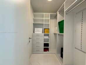 300 Biscayne Blvd Way, Unit 2706 in Miami, FL - Building Photo - Building Photo
