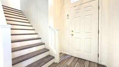 10631 Streamside Ave in Las Vegas, NV - Building Photo - Building Photo