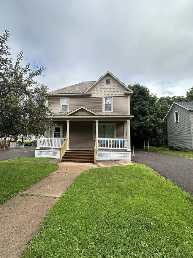 318 Gilbert Ave in Eau Claire, WI - Building Photo - Building Photo