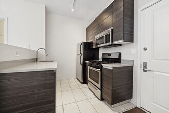 30 E Roosevelt Rd in Chicago, IL - Building Photo - Building Photo