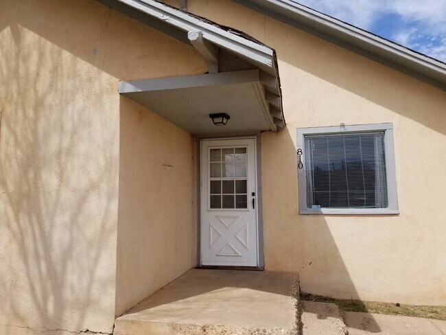 810 W Plaza Dr in Clovis, NM - Building Photo - Building Photo