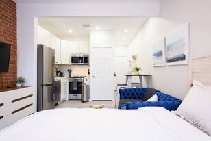 240 E 75th St in New York, NY - Building Photo