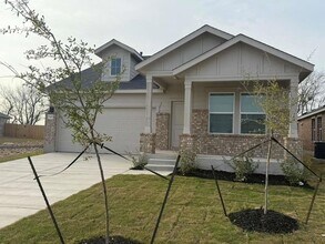 545 Sormonne Lp in Kyle, TX - Foto de edificio - Building Photo