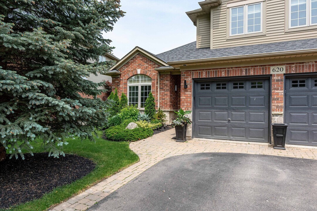 620 Sandcherry Dr in Burlington, ON - Building Photo