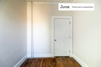 Private bedroom in 3 bed/1 bath Home in Boston, MA - Building Photo - Building Photo