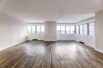 Leaside Towers in Toronto, ON - Building Photo - Interior Photo