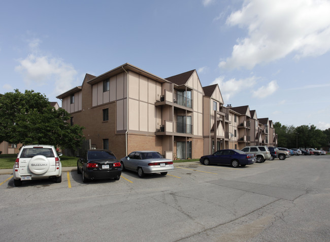 Central Park Apartments in Lincoln, NE - Foto de edificio - Building Photo