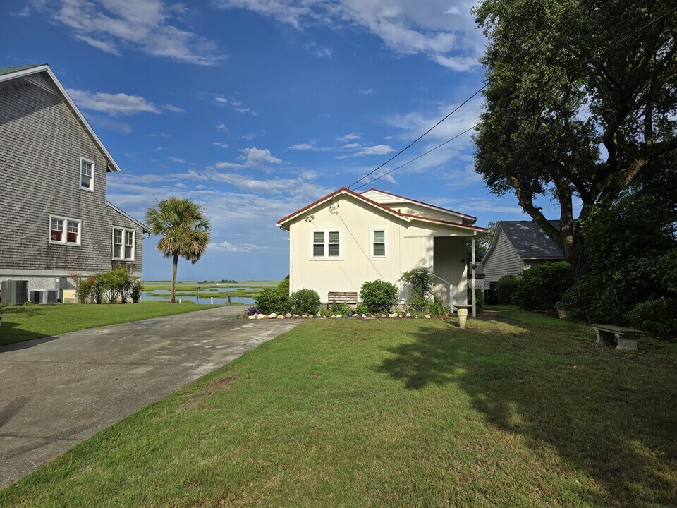 337 Dogwood Ln in Hampstead, NC - Foto de edificio