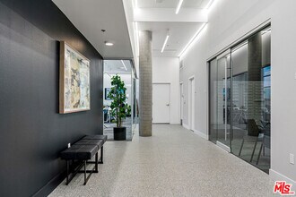 325 N 1st St in Burbank, CA - Building Photo - Building Photo