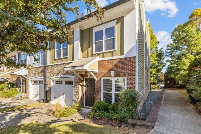 property at 852 Queen City Cres
