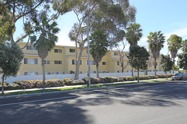 Seaview Apartments in Port Hueneme, CA - Foto de edificio - Building Photo