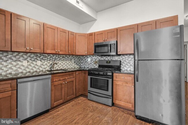 1631 W Girard Ave in Philadelphia, PA - Building Photo - Building Photo