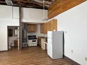 310 W Lupton St in Manteca, CA - Building Photo - Building Photo
