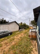 1950 Birch Ave in Reedsport, OR - Building Photo - Building Photo