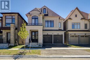 47 Milky Way Dr in Richmond Hill, ON - Building Photo