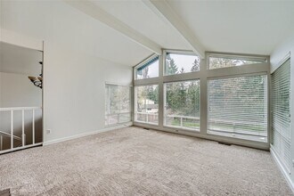 17308 NE 13th Pl in Bellevue, WA - Building Photo - Building Photo