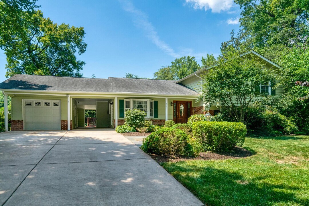4601 Wood Dr in Alexandria, VA - Building Photo