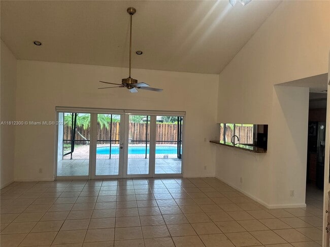 928 SW 149th Terrace in Sunrise, FL - Foto de edificio - Building Photo
