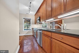 3291 Sutton Pl NW in Washington, DC - Building Photo - Building Photo