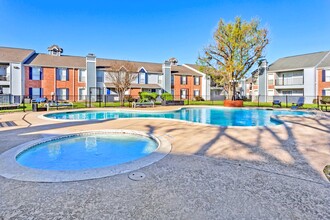 The Hawthorne Apartments in Houston, TX - Building Photo - Building Photo